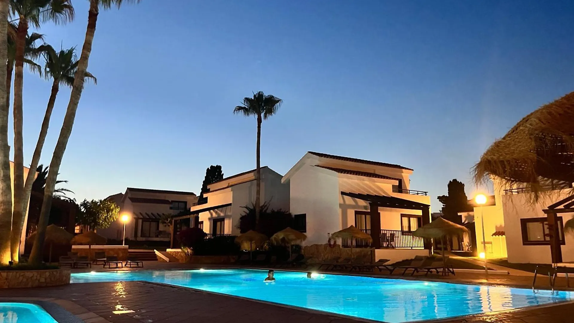 Nuramar Resort&Villas Cala'N Bosch  Lägenhetshotell