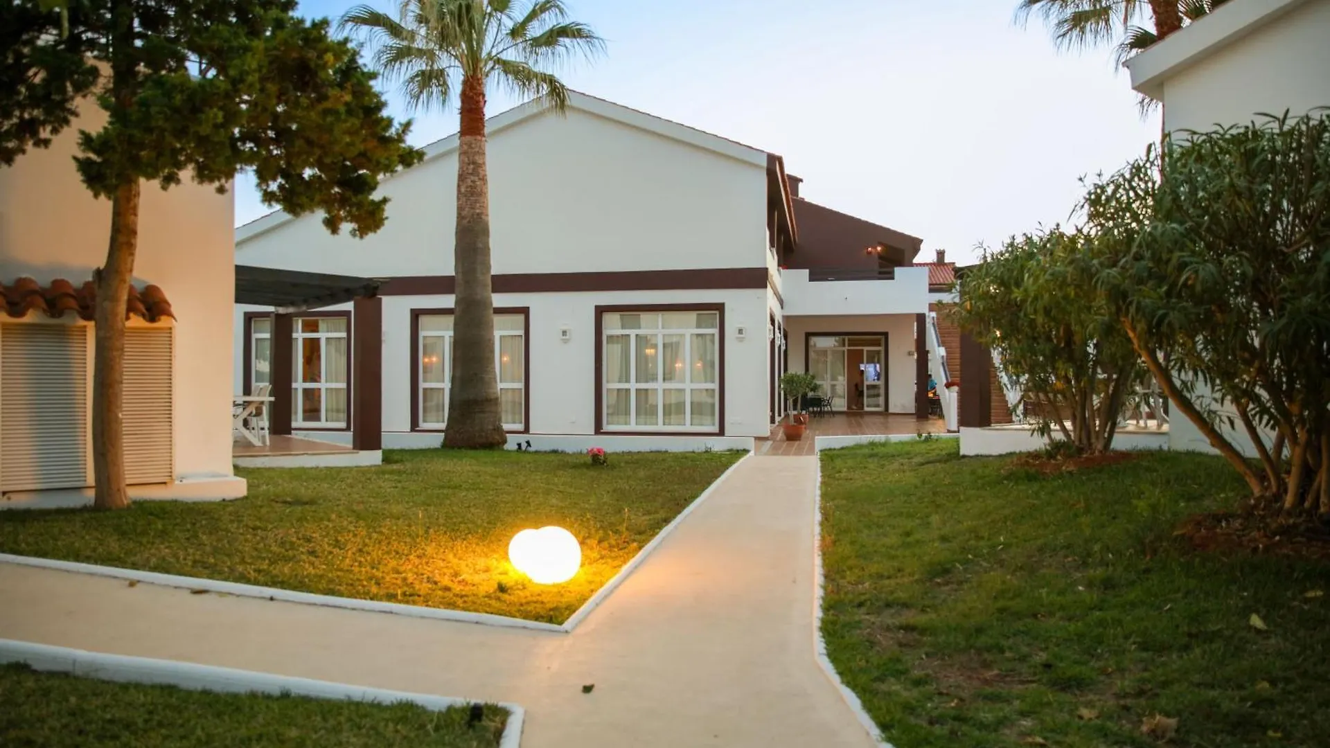 Nuramar Aparthotel Cala'N Bosch  4*, Cala'N Bosch (Menorca)